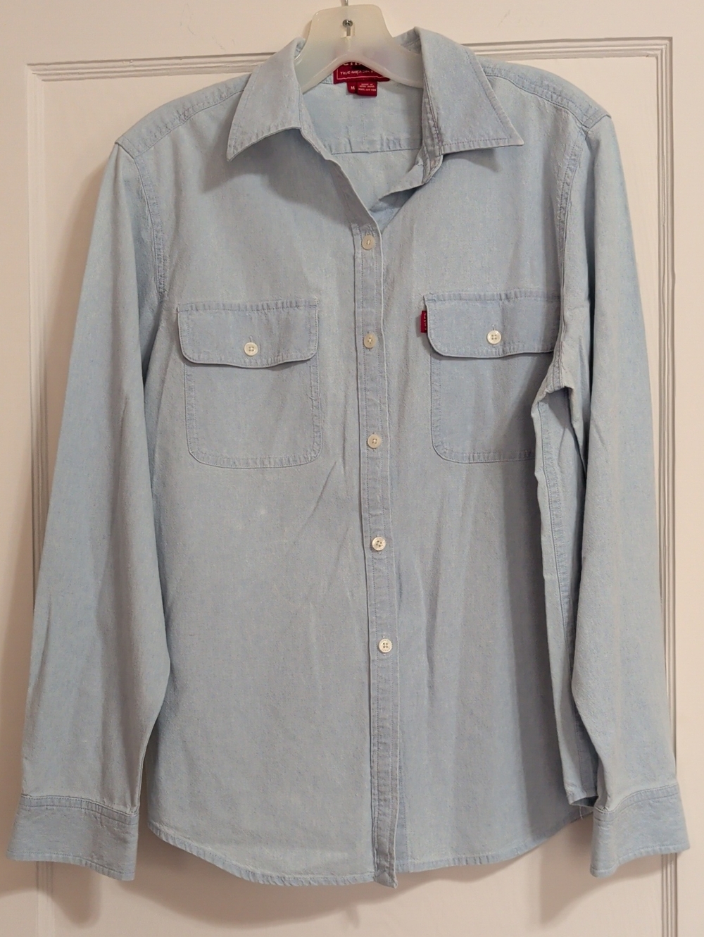 Chaps Brand Light Blue Denim ButtonUp Shirt 100% Cotton Made In Hong Kong Size M